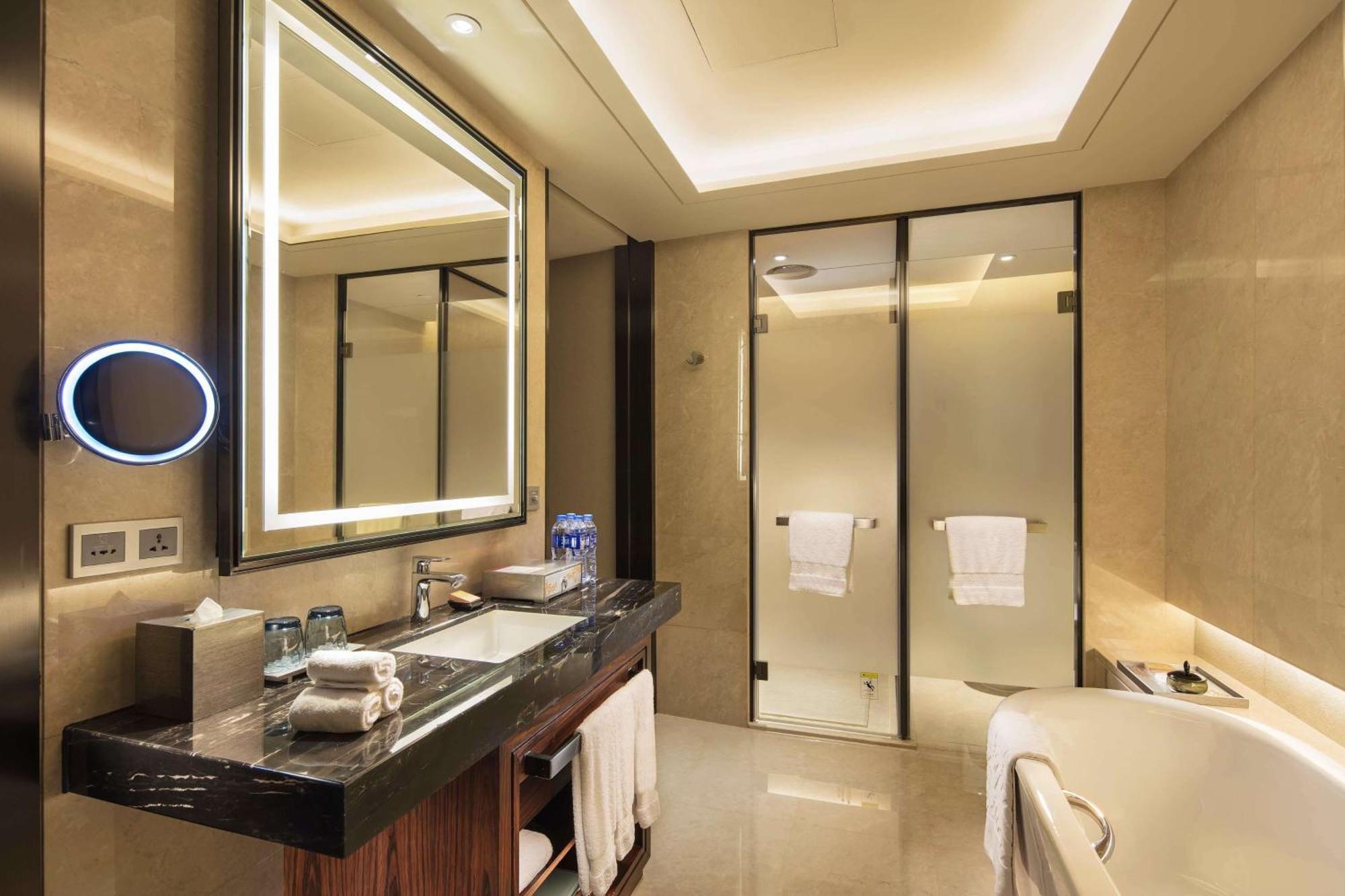 Doubletree By Hilton Hotel An Thuận Ngoại thất bức ảnh